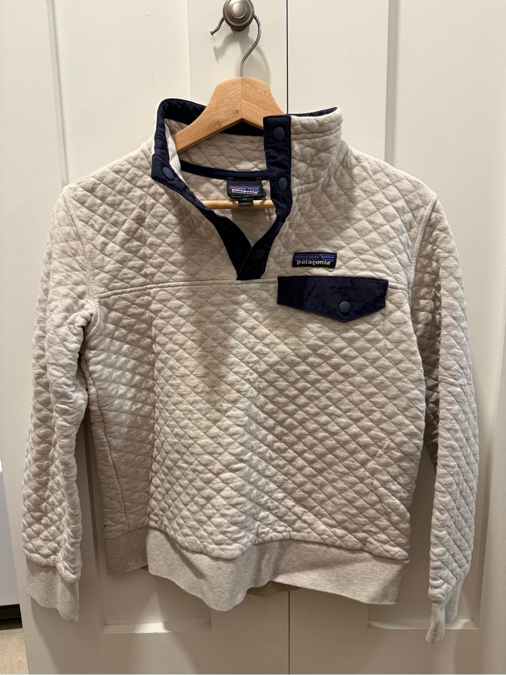Patagonia Men’s Quilted Zip-Up Pullover in Cream with Navy Trim